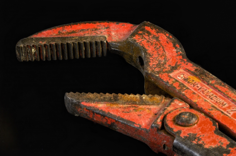 plombier-LE THORONET-min_pipe-wrench-318084